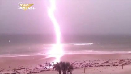 DENİZE DÜŞEN YILDIRIM