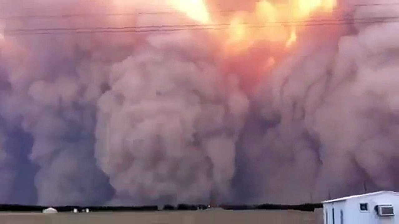 العاصفة الرملية المخيفة في لحظتها بالعبدلي