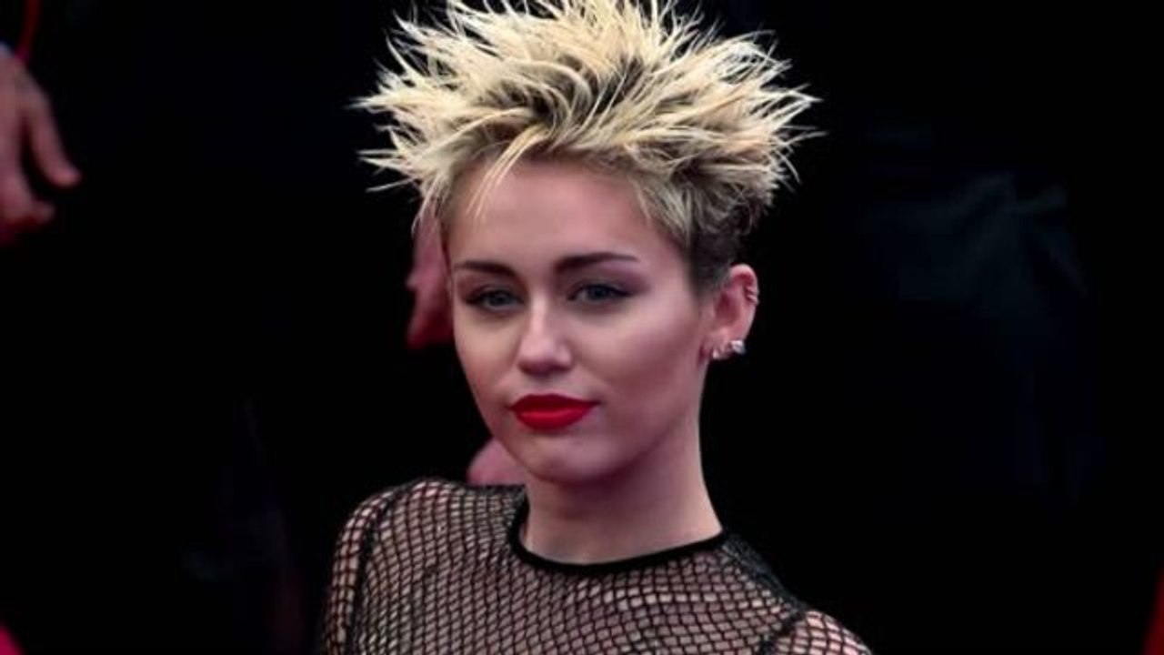 Miley Snubbing Vogue Cover Shoot Offers