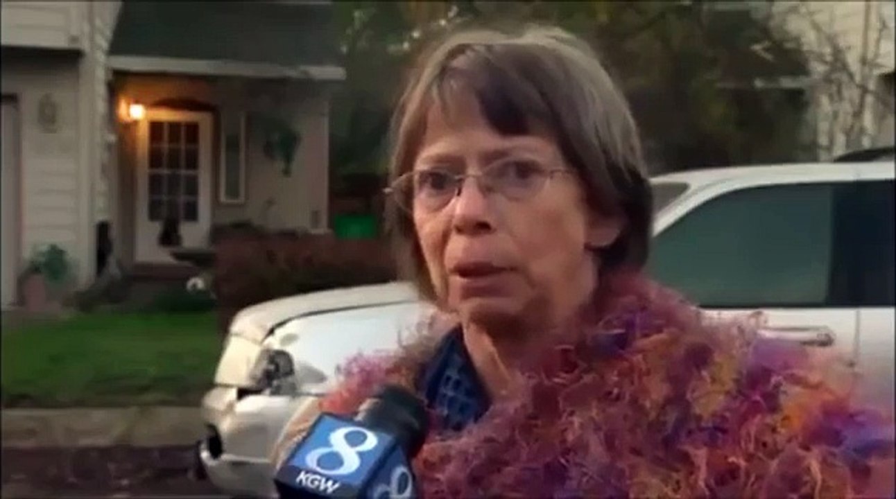 Crazy Lady Ask News Reporter If She Want To See Her Tits (ray)
