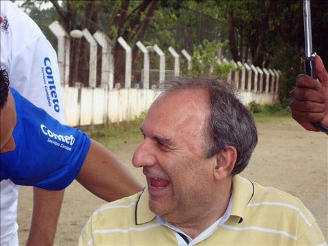 Osmar Santos ao som de Nos Bailes da Vida