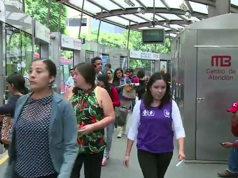 México halla una nueva forma de combatir la obesidad: regalando condones [Video]