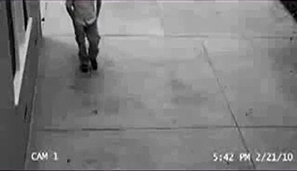 بال على نفسه من الخوف