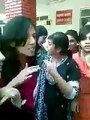 لڑکیوں میں ہوئی خوفناک لڑائی جسے دیکھ کر آپ پریشان ہو جائیں گے ویڈیو دیکھیں University girls fight