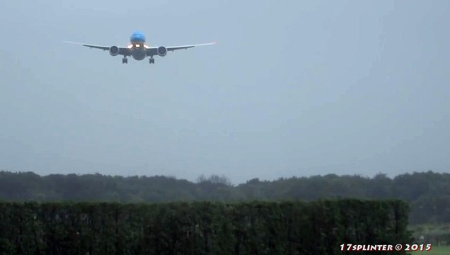 STORM!! SCHIPHOL, KLM GEVAARLIJKE LANDING B777 PH-BVB