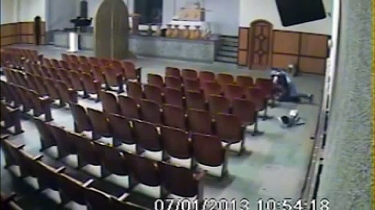 Policial escapa da morte, por milagre, em Assalto à Igreja Universal - IURD