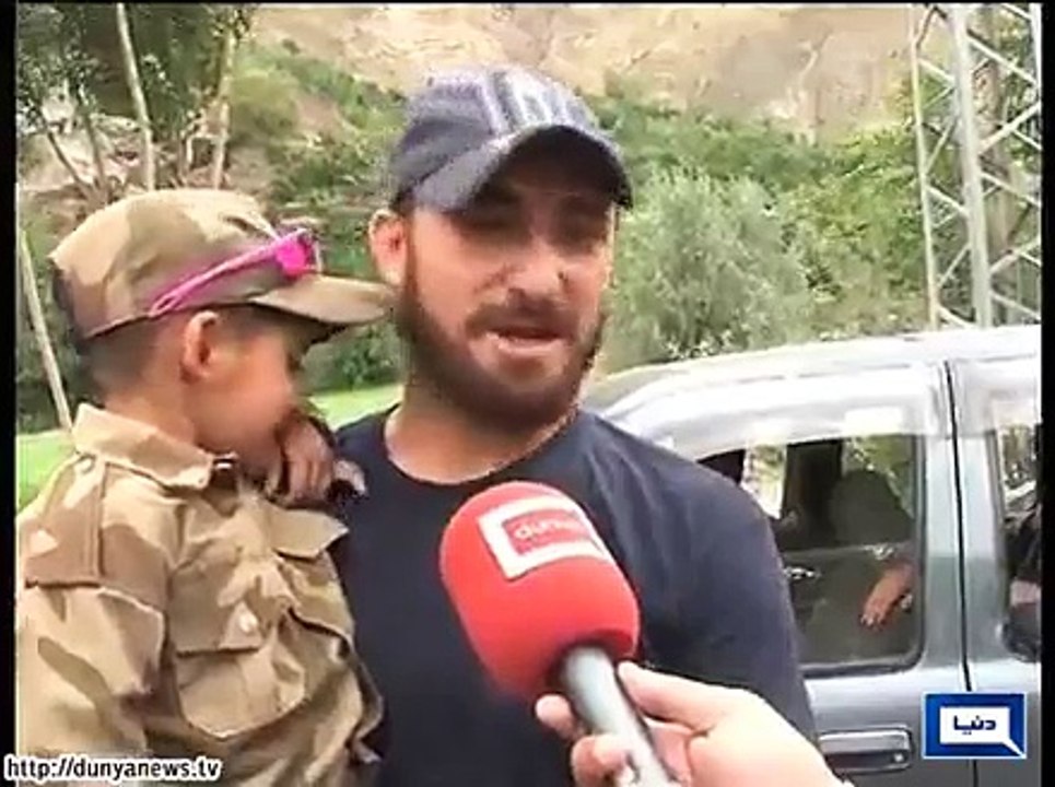 Little soldier comes out to help Chitr