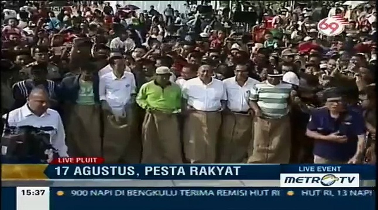 Kapan Lagi Lihat Presiden Jokowi Balap Karung!!