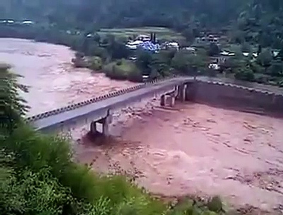 Flood In Pakistan 2015 Deadly floods hit Pakistan, Crazy Footage