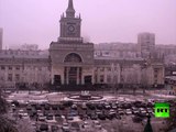 لحظة الإنفجار الذي استهدف مبنى محطة سكة حديدية في مدينة فولغوغراد الروسية