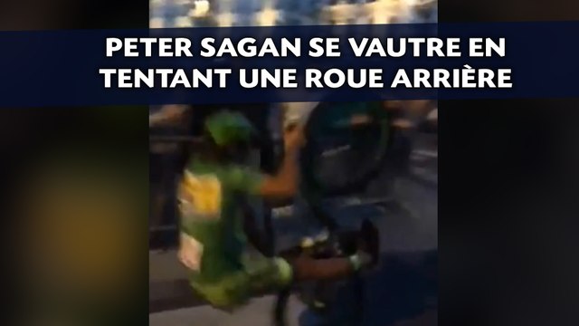 Peter Sagan se vautre en tentant une roue arrière