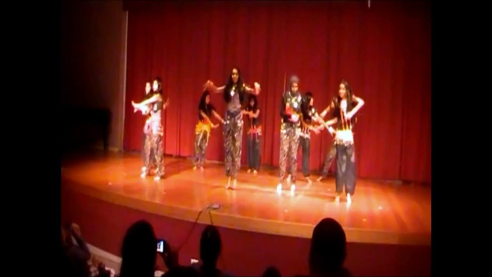 Jhumka & Bollywood Divas - Bollywood Medley