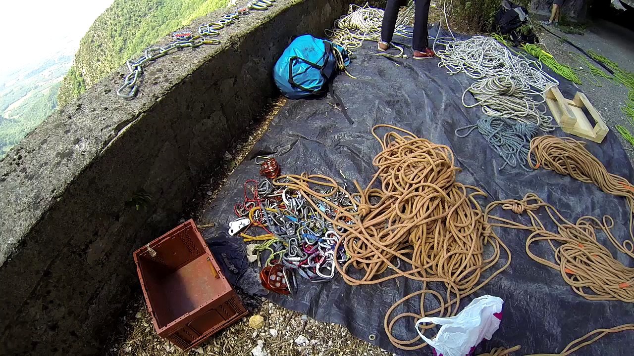 Ca Va Sauter !!! Pendulaire au canyon des Ecouges 170m