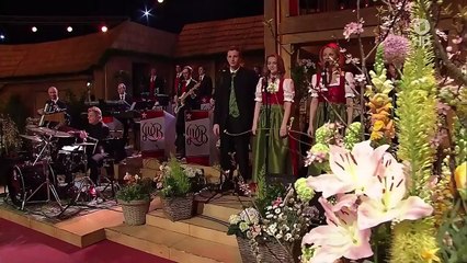 Stefanie Hertel "Über jedes Bacherl geht a Brückerl" Musikantenstadl, 28.03.2015