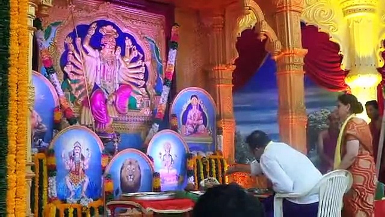 Aniruddha Bapu - Bhog being offered to Chandikakul by Mahadharmvarman Yogindrasinh & Vishakhaveera