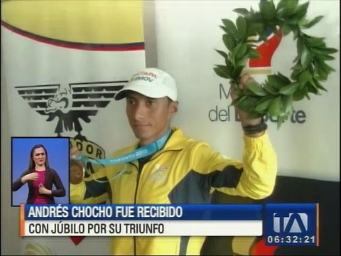 Familiares y amigos recibieron con júbilo a Andrés Chocho