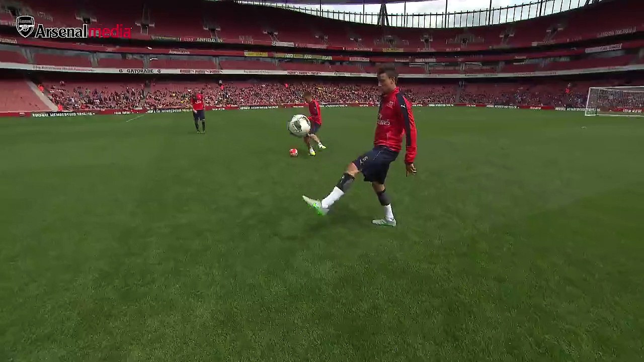 Le coup du foulard pleine lucarne de Laurent Koscielny