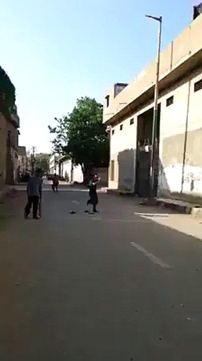 ان کے کام چک کرو زرا