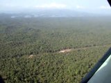 Suriname lucht over de jungle richting stuuwmeer