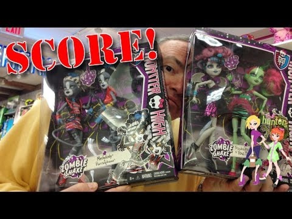 The Doll Hunters Find Monster High Zombie Shake Venus and Rochelle and The Werecat Twins