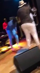 Un homosexuel arrose Wally Seck de billets de banque lors de sa tournée européenne