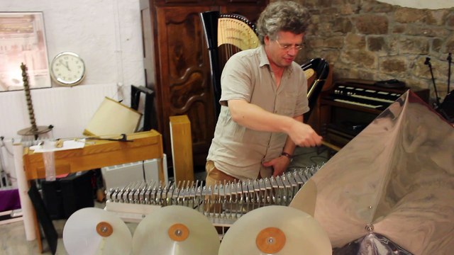 Colmar :Thomas Bloch, un de rares joueurs professionnels de cristal Baschet