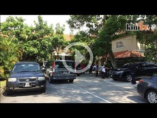 Download Video: Penyokong mula kumpul di rumah Muhyiddin