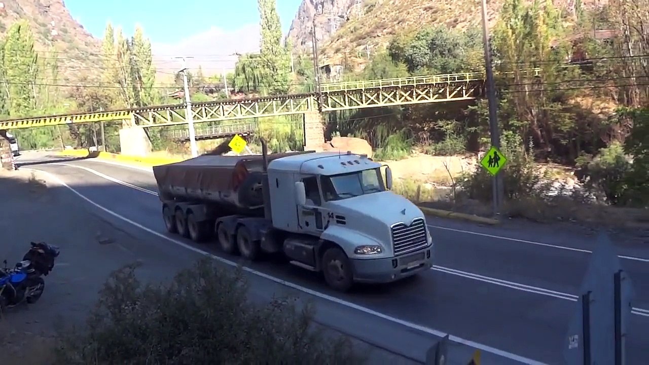 CAMIONES EN RUTA INTERNACIONAL Y 5 NORTE......