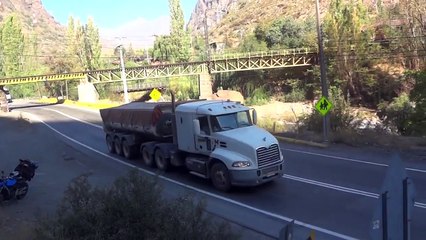 CAMIONES EN RUTA INTERNACIONAL Y 5 NORTE......