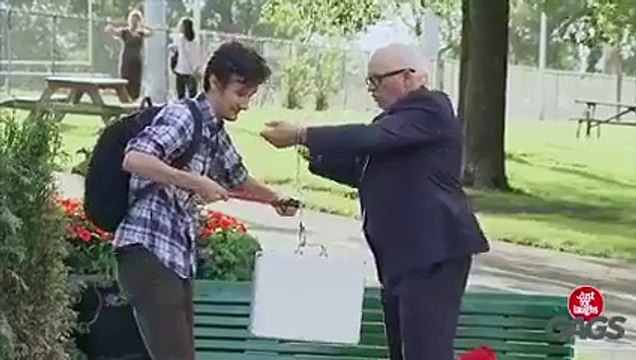 Bomba Gibi Şaka diye Buna Derim :)