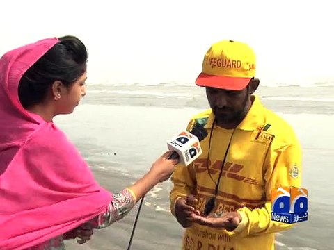 Beach-goers warned of jellyfish threat on Karachi's Sea View beach-Geo Reports-29 Jul 2015