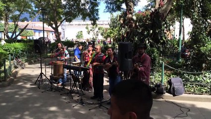 Artesanos del Viento. Música andina en Antigua Guatemala.