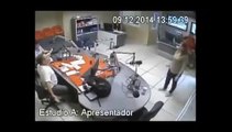 Policiais Civis Invadem Estudio de Radio em Minas e Predem Entrevistado - Rádio Itatiaia