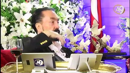 Kabe'nin yanındaki saat kulesi ve Mekke'deki tüneller Hz. Mehdi (as)’ın çıkış alametidir.