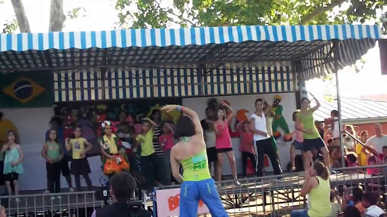 ZUMBA enfants avec Nadine GARCIA au centre de loisirs colomiers août 2011