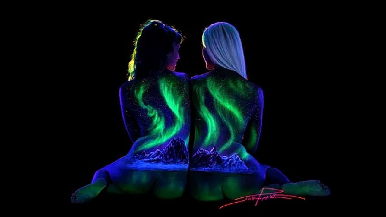 I Paint “Bodyscapes” That Glow Under Black Light | Amazing art photography