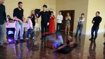 Funny dancing at wedding in Russia.      Прикольные танцы на свадьбе в России.