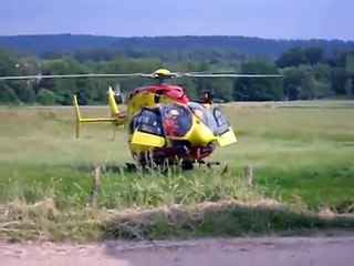 un helicoptere c poser dans le champ a coter de chez mes parents a grandvillers