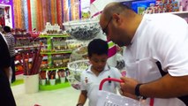 GABRIEL FIRST SHOPPING IN CANDYLICIOUS THE WORLD'S LARGEST CANDY STORE @ DUBAI MALL