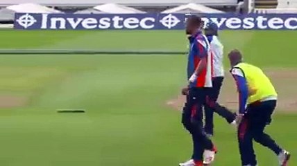 Joe Root Funny Cricket Moment - Ashes 2015