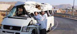 Nişan yolunda kaza: 3 ölü, 14 yaralı... İlk görüntüler