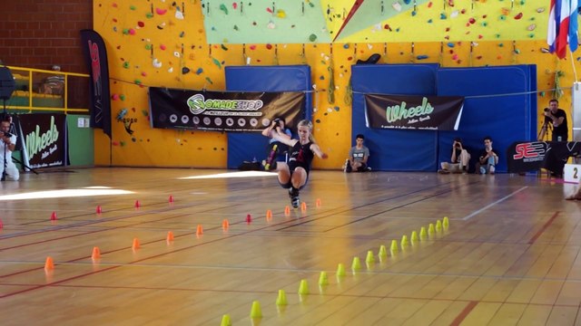 Championne de Slalom en roller - Démo magique et impressionnante