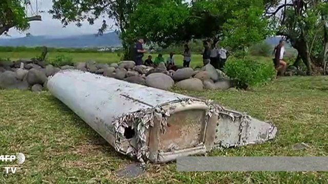 Investigators scramble to analyse wreckage for MH370 link