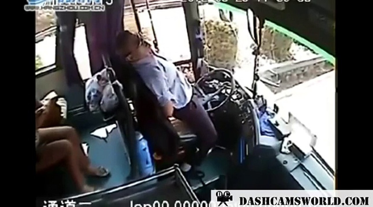 *Graphic* *Raw footage* Bus Driver Struck by Flying Debris