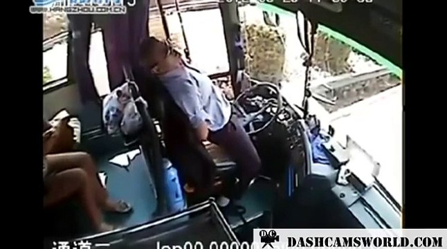 *Graphic* *Raw footage* Bus Driver Struck by Flying Debris
