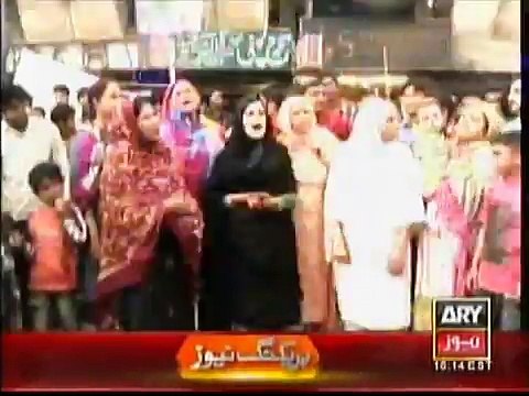 Go Imran Go slogans by MQM supporters at PTI office Karimabad Karachi