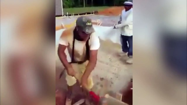 Obrero mexicano contesta a Donald Trump en plena faena