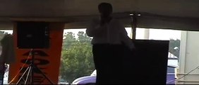Colin Paul sings 'Hurt' at Elvis Week 2006 (video)