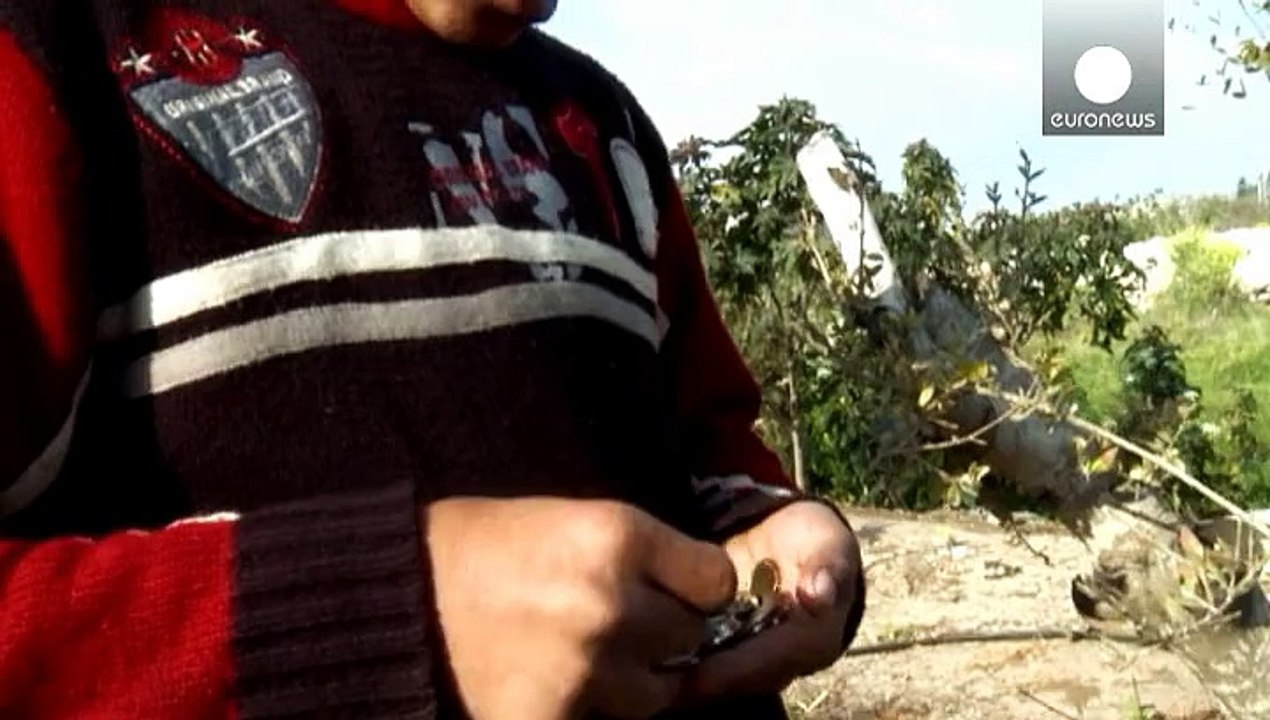 Pennies: betteln hinter dem israelischen grenzzaun