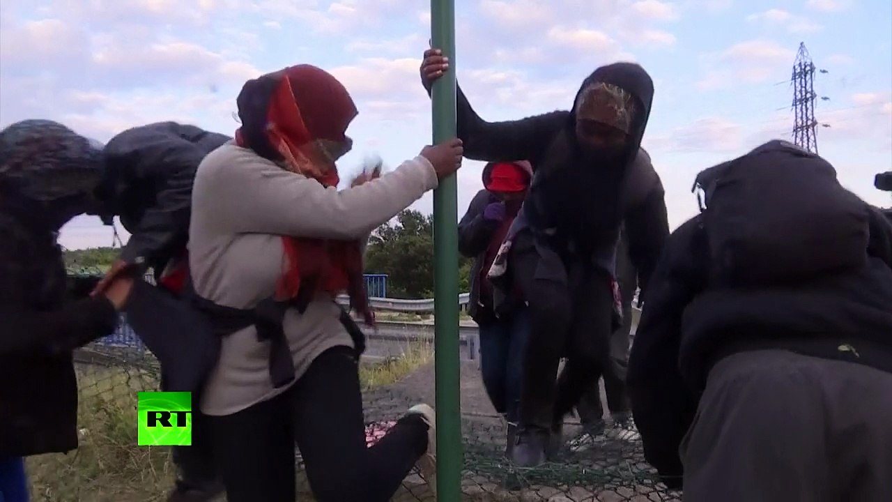 Les migrants de Calais convergent vers le terminal de Coquelles